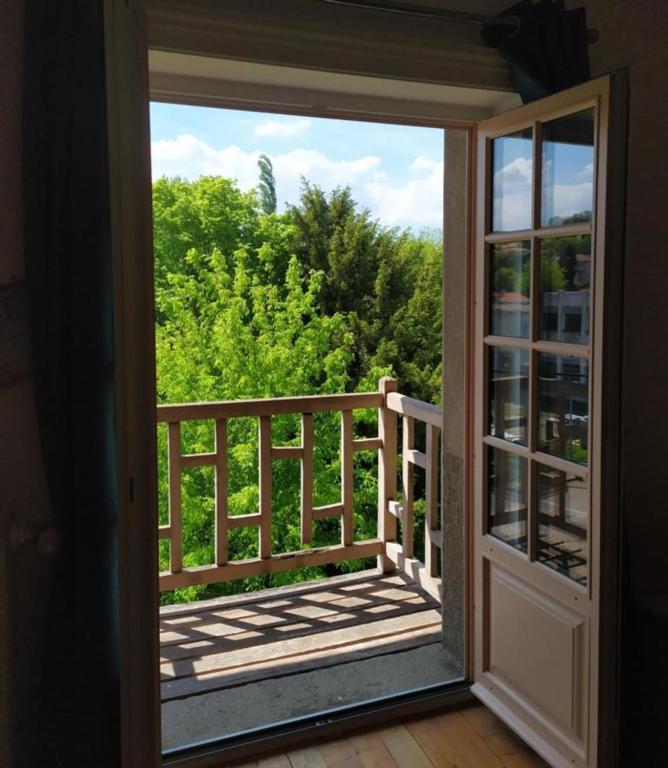 Bed and Breakfast La Fee Des Eaux Vernaison Экстерьер фото
